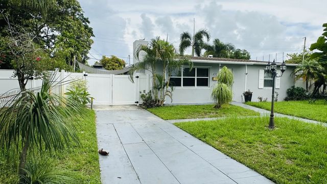2 of 35 - 6710 Forest Court, West Palm Beach, FL
