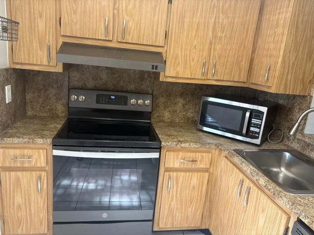 2 of 19 - 7300 Lake Cir Drive #202, Margate, FL