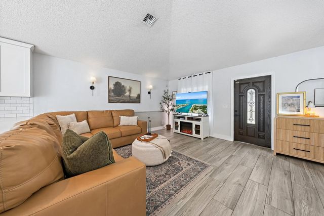 5 of 21 - 5483 Club Circle, Haverhill, FL