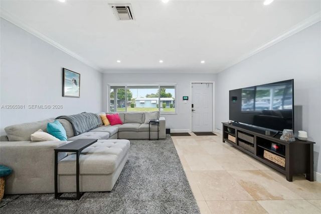 4 of 24 - 6414 Sw 7th Street, Pembroke Pines, FL