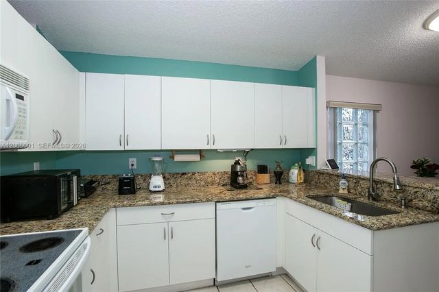 4 of 15 - 474 Sw 205th Avenue, Pembroke Pines, FL