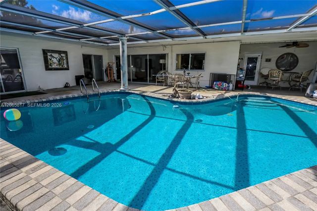 4 of 27 - 910 N 14th Court, Hollywood, FL