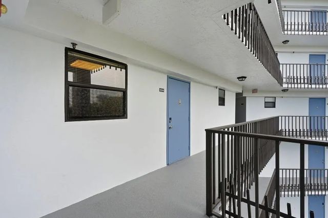 2 of 33 - 4640 Lucerne Lakes Boulevard W #404, Lake Worth, FL