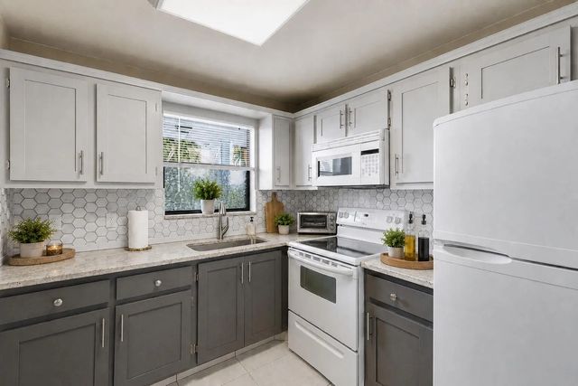 5 of 33 - 4640 Lucerne Lakes Boulevard W #404, Lake Worth, FL
