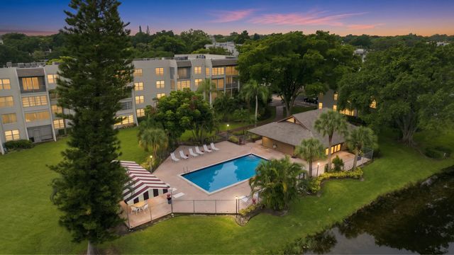 9440 Poinciana Place #314, Davie