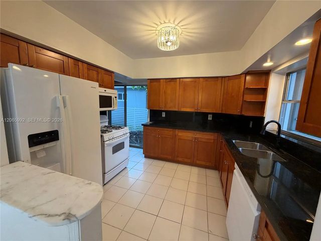 4 of 17 - 485 S Shore Drive, Miami Beach, FL