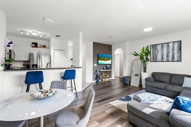 5 of 33 - 230 Se 29th Avenue #21, Homestead, FL