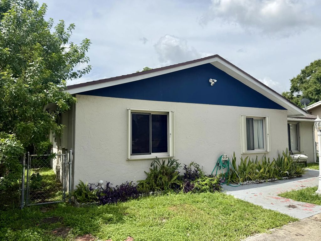 7714 Sw 8th Court, North Lauderdale
