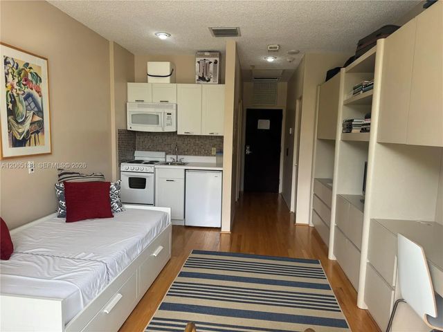 2 of 18 - 3000 Island Boulevard #332, Aventura, FL