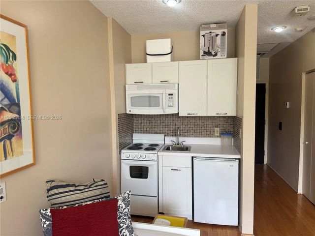 3 of 18 - 3000 Island Boulevard #332, Aventura, FL