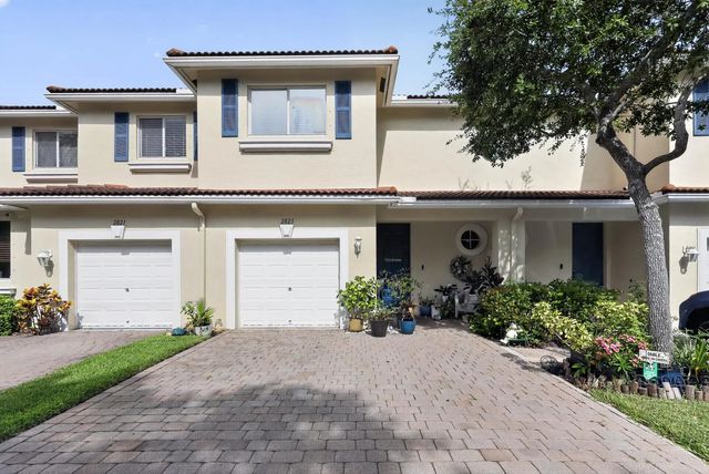 2 of 28 - 2823 S Evergreen Circle, Boynton Beach, FL