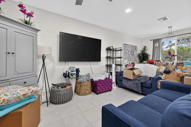 4 of 28 - 2823 S Evergreen Circle, Boynton Beach, FL