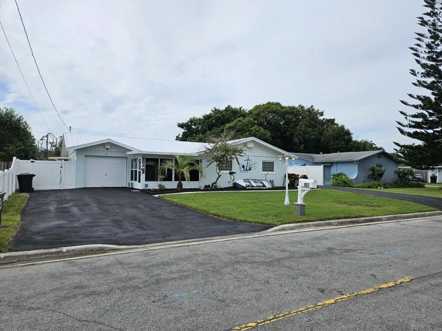 2 of 29 - 807 Grandview Boulevard, Fort Pierce, FL
