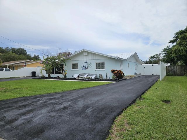 4 of 29 - 807 Grandview Boulevard, Fort Pierce, FL