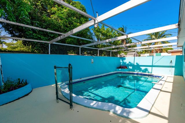 3 of 28 - 3611 Nw 40th Court, Lauderdale Lakes, FL