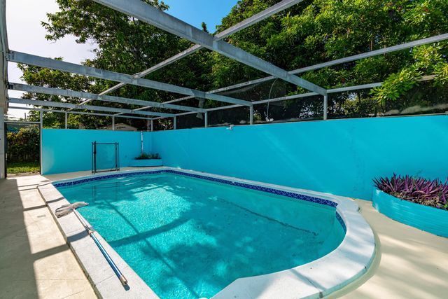 4 of 28 - 3611 Nw 40th Court, Lauderdale Lakes, FL