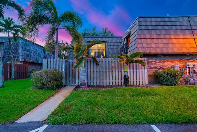 1704 Forest Lakes Circle #a, West Palm Beach