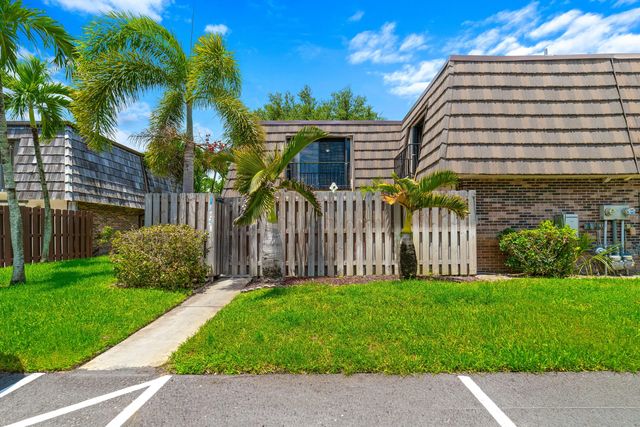 2 of 33 - 1704 Forest Lakes Circle #a, West Palm Beach, FL
