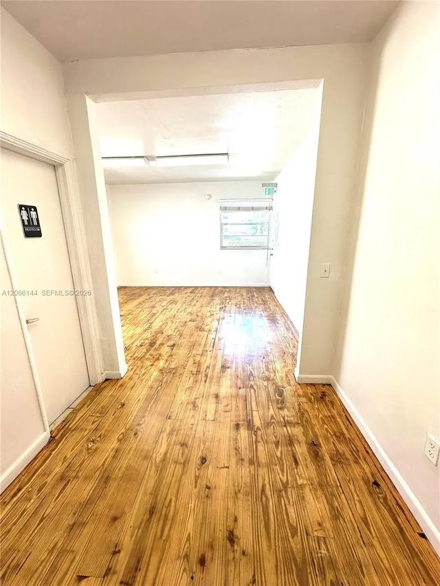 3 of 12 - 720 6th Street, Miami Beach, FL