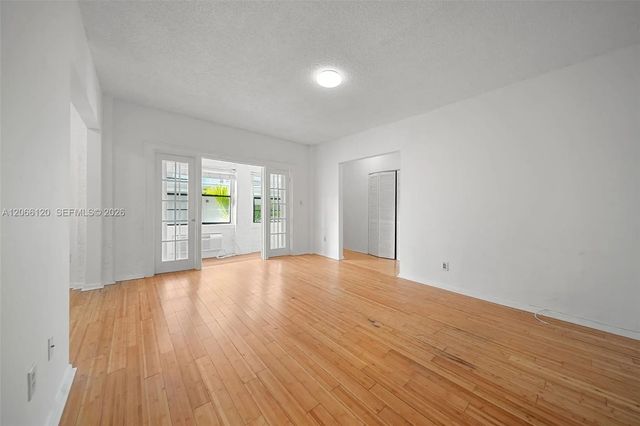 2 of 11 - 934 Michigan Avenue #207, Miami Beach, FL