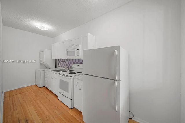3 of 11 - 934 Michigan Avenue #207, Miami Beach, FL