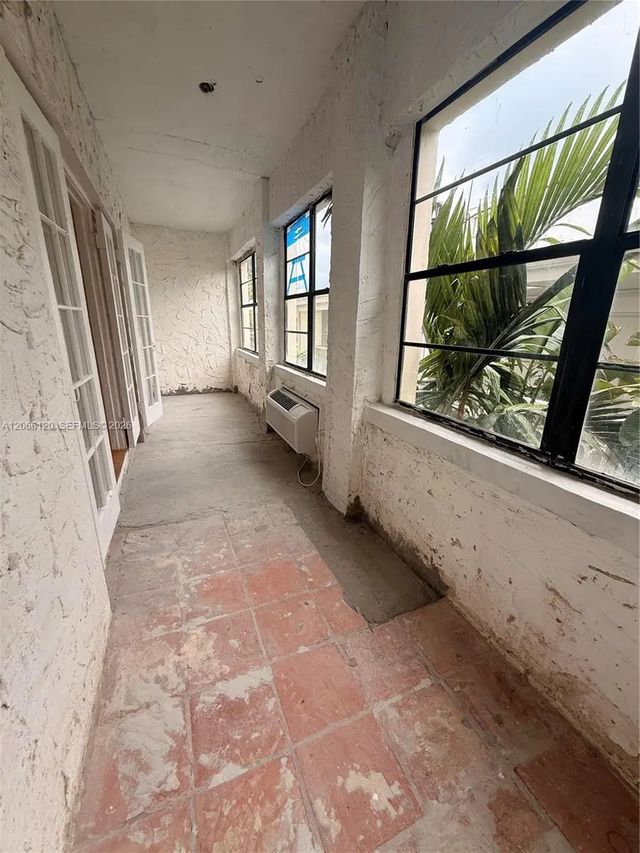 5 of 11 - 934 Michigan Avenue #207, Miami Beach, FL