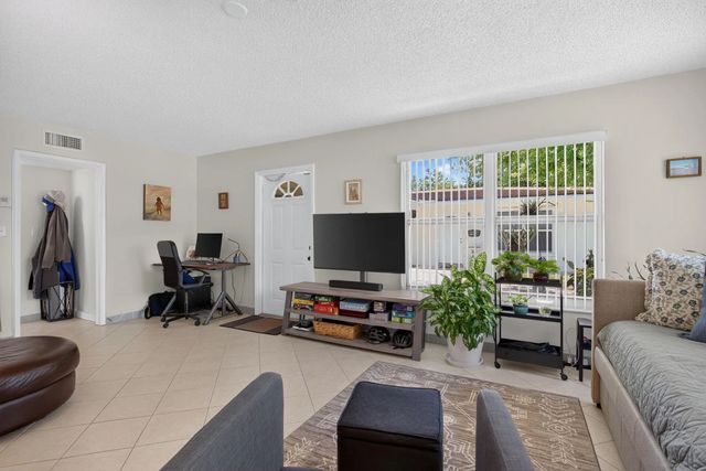 4 of 34 - 2607 Ne 30th Street, Fort Lauderdale, FL