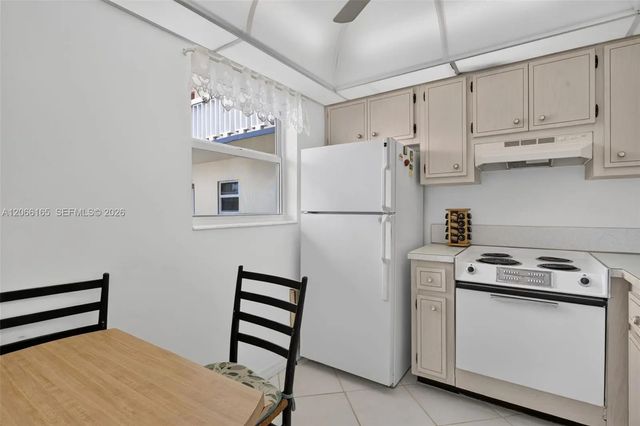 5 of 35 - 4299 Nw 16th Street #210, Lauderhill, FL