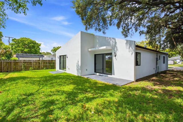 3 of 31 - 6421 Sw 59th Avenue, South Miami, FL