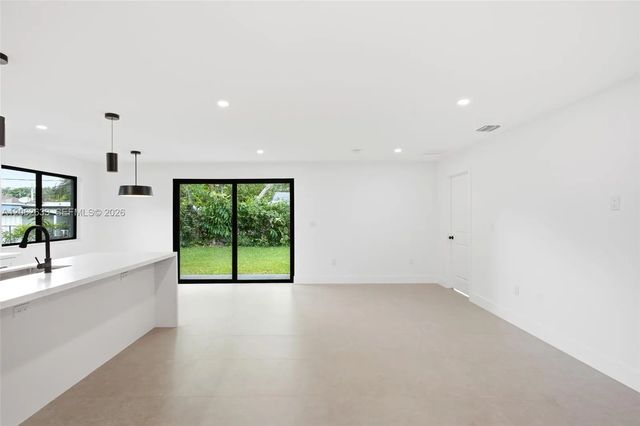 4 of 31 - 6421 Sw 59th Avenue, South Miami, FL