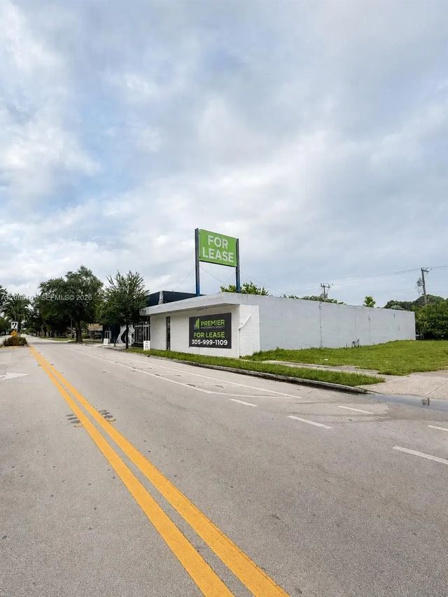 2 of 37 - 1408 Ne 4th Avenue, Fort Lauderdale, FL