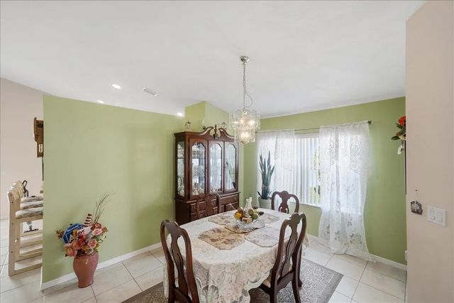 4 of 36 - 401 Sw Lake Forest Way, , FL