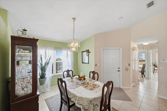 5 of 36 - 401 Sw Lake Forest Way, , FL