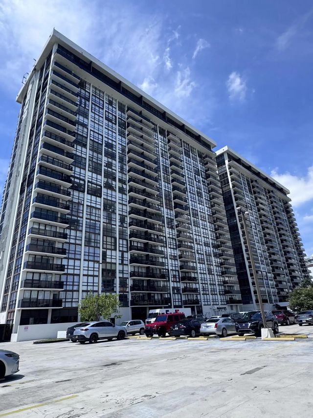 2 of 34 - 600 Ne 36th Street #1112, Miami, FL