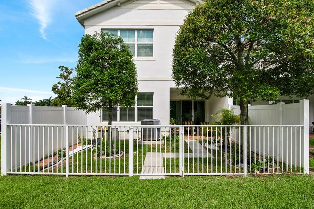 5 of 45 - 50 Palm Lane, Royal Palm Beach, FL
