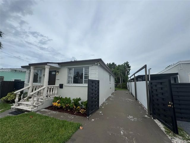 4 of 28 - 648 E 40th Street, Hialeah, FL