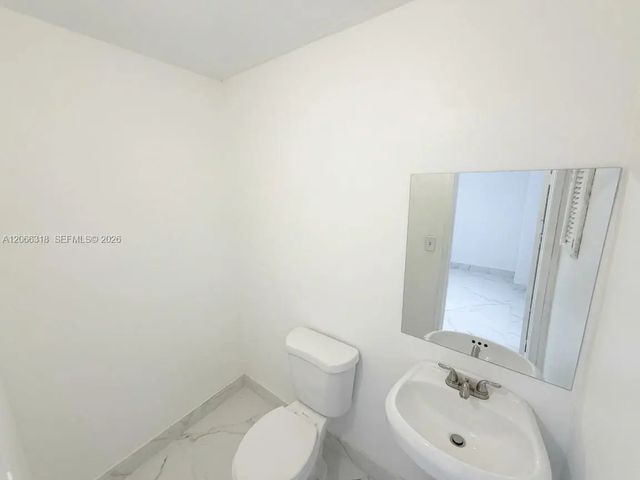 4 of 8 - 100 Sw 15th Street #112, Pompano Beach, FL