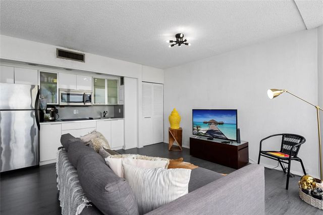 4 of 17 - 900 Bay Drive #303, Miami Beach, FL