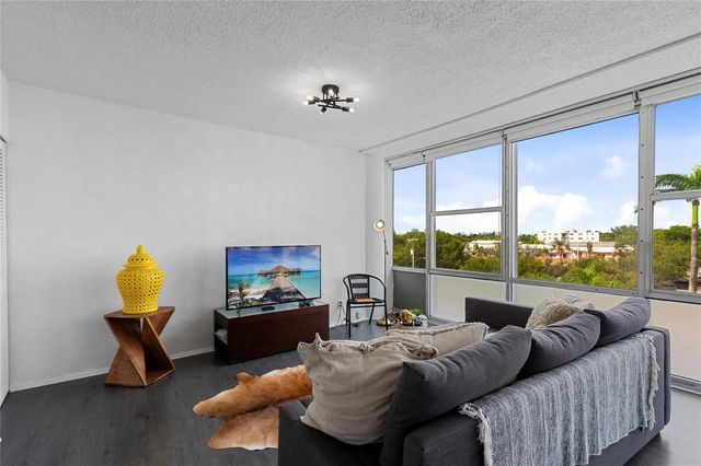 5 of 17 - 900 Bay Drive #303, Miami Beach, FL