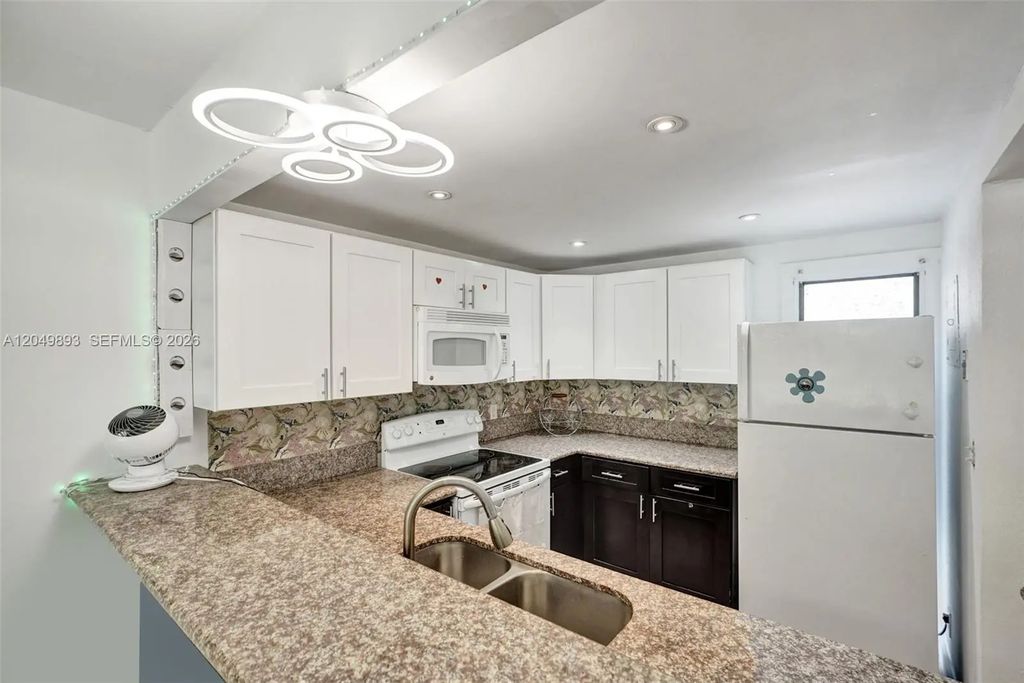 20400 W Country Club Drive #204, Aventura