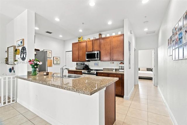 1075 Sw 147 Avenue #5601, Pembroke Pines