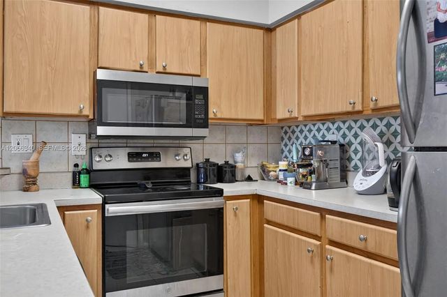 2445 Sw 18th Terrace #807, Fort Lauderdale