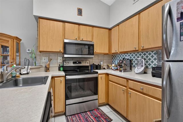 2 of 26 - 2445 Sw 18th Terrace #807, Fort Lauderdale, FL