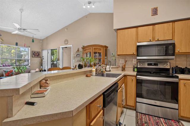 3 of 26 - 2445 Sw 18th Terrace #807, Fort Lauderdale, FL