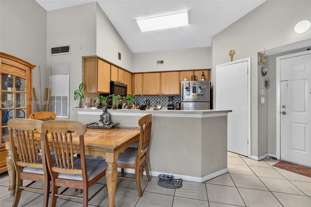 4 of 26 - 2445 Sw 18th Terrace #807, Fort Lauderdale, FL