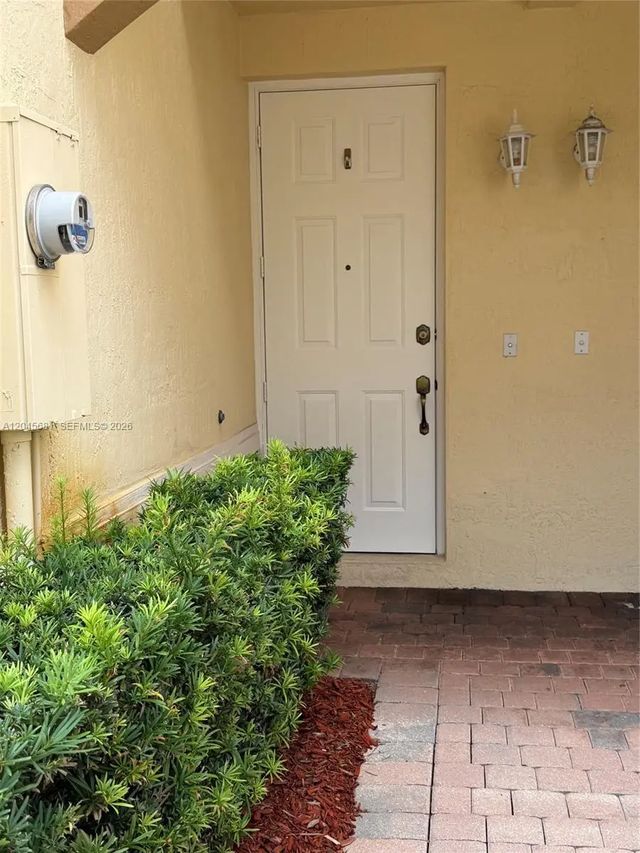 2 of 35 - 7432 Willow Grove Place, Davie, FL