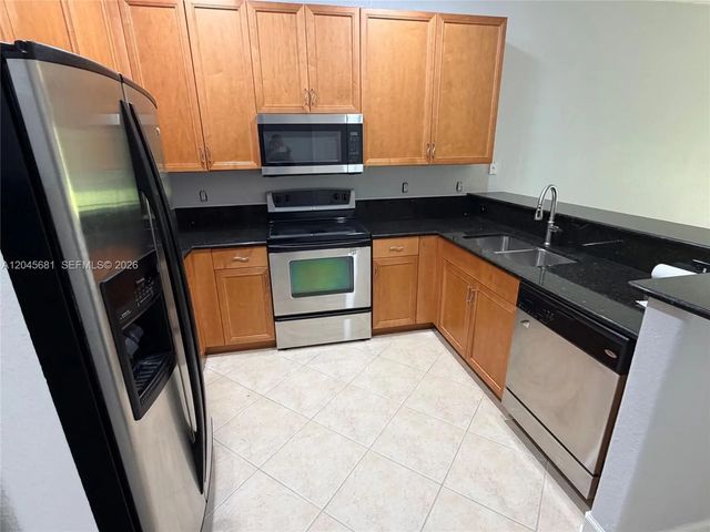 4 of 35 - 7432 Willow Grove Place, Davie, FL