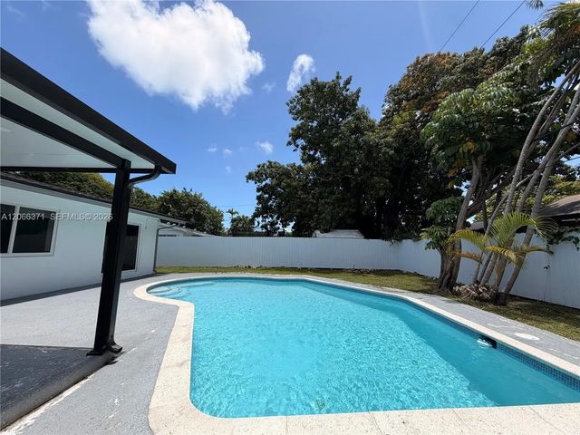 4 of 29 - 9934 Sw 195th Street, Cutler Bay, FL