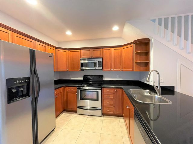 3 of 15 - 602 S Federal Highway #5, Lake Worth Beach, FL