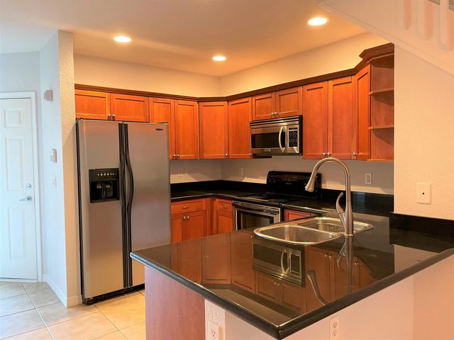 4 of 15 - 602 S Federal Highway #5, Lake Worth Beach, FL